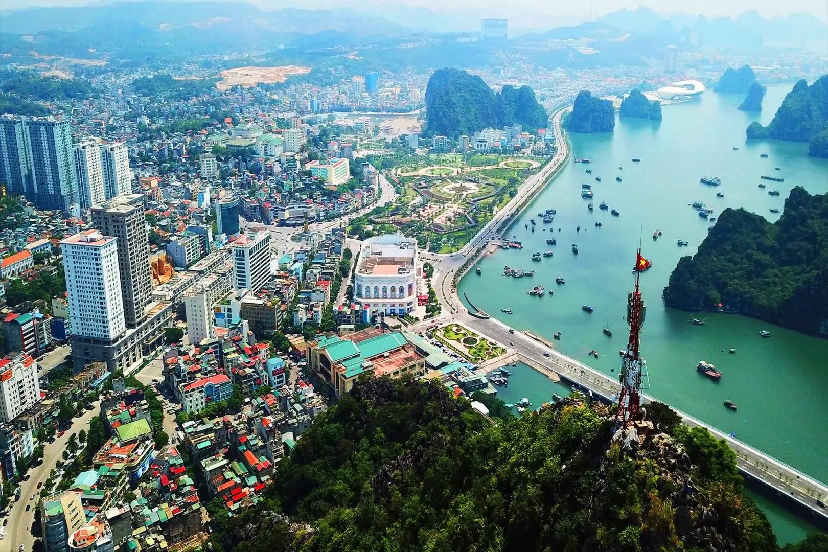 Khám phá Hạ Long: điểm đến hấp dẫn hè 2025